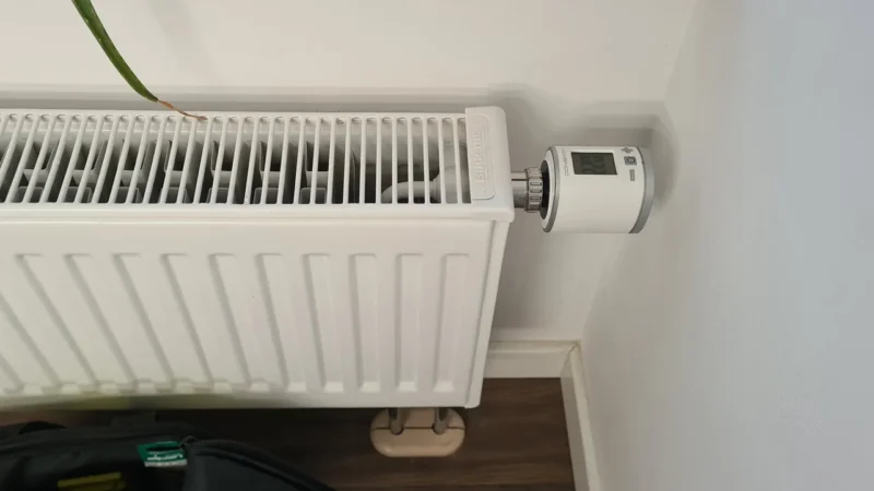donexon-eurotronic-zwave-radiatorova-hlavica-termostat-trv-izba-1